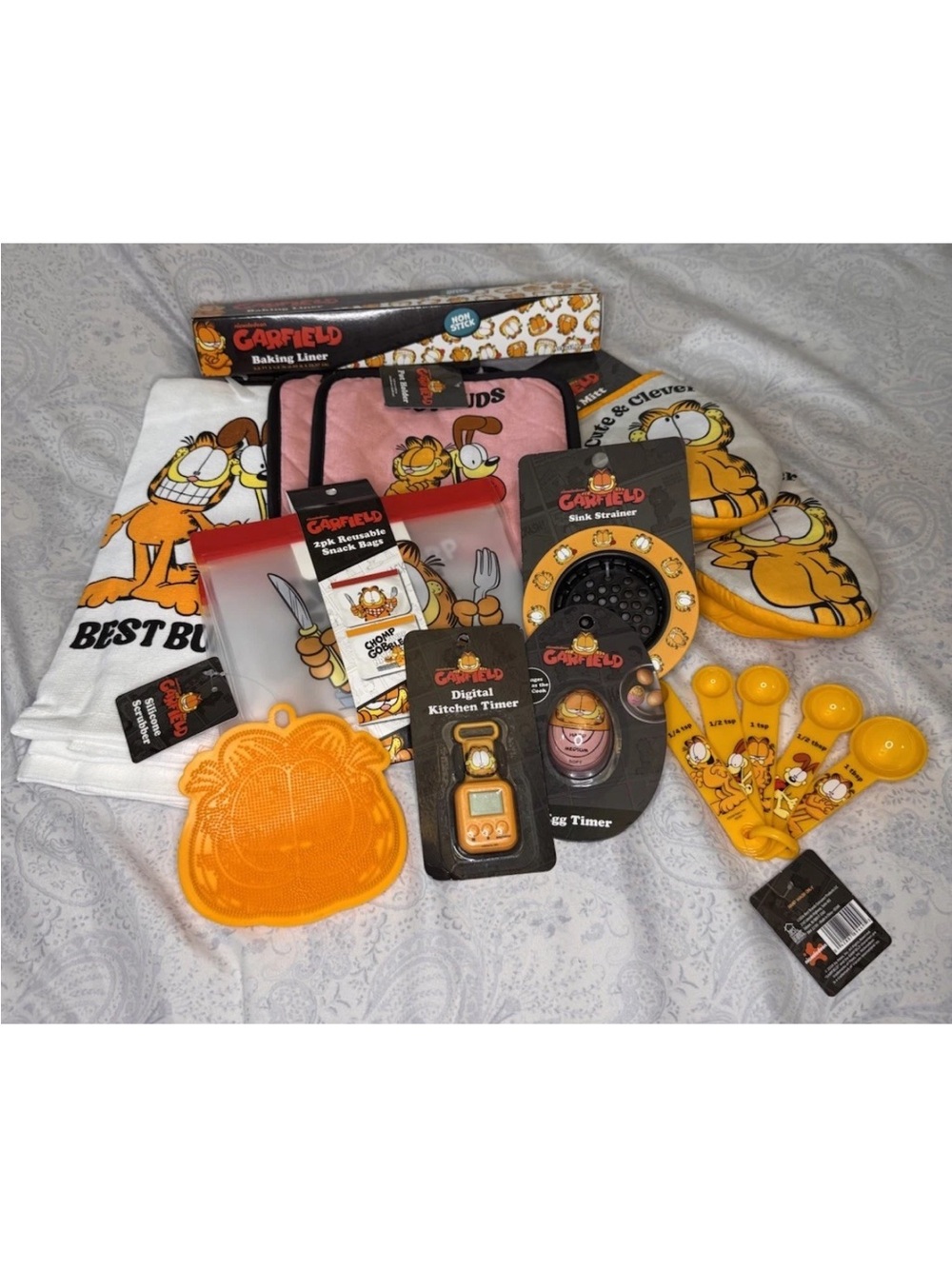 Garfield Kitchen Supplies Bundle Set of 20 Pieces total